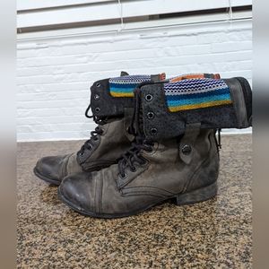 Steve Madden matte black fold over combat boots size 9.